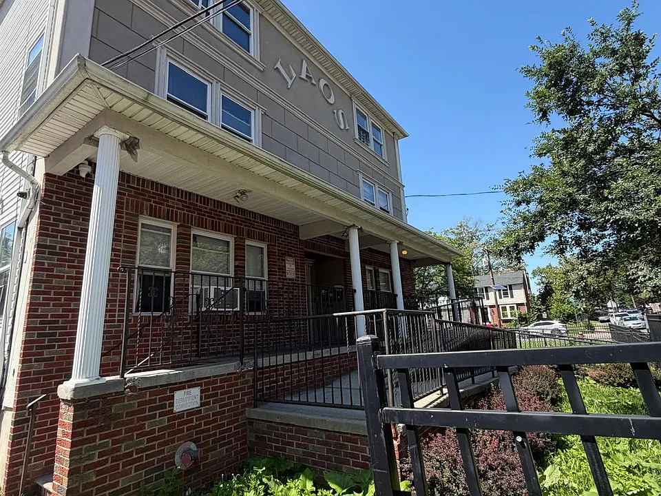 428 Jefferson Ave #3B