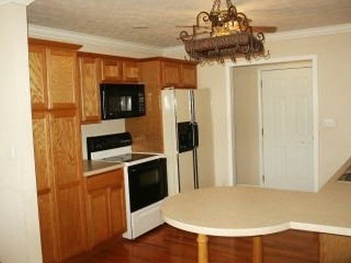3rd image of 3913 Hillside Terrace Ln