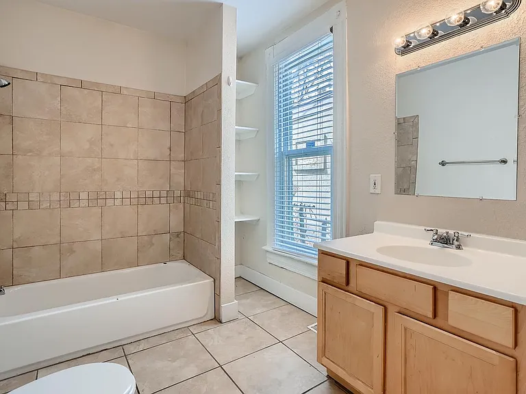 923 Lipan St — Photo 15