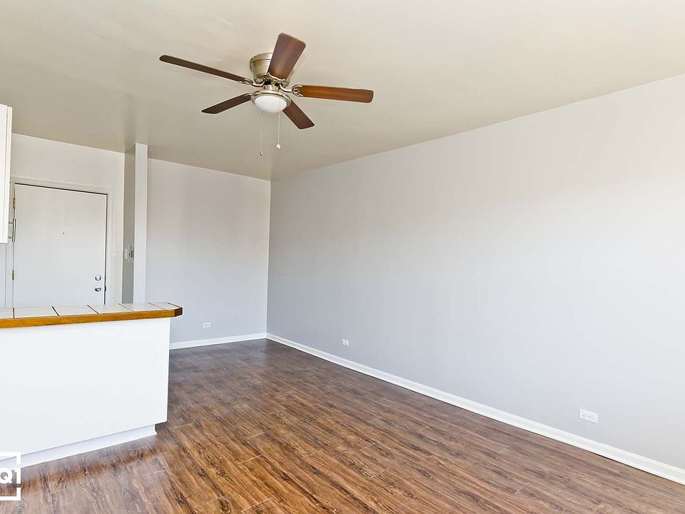 2nd image of 4031 N Kenmore Ave APT 403