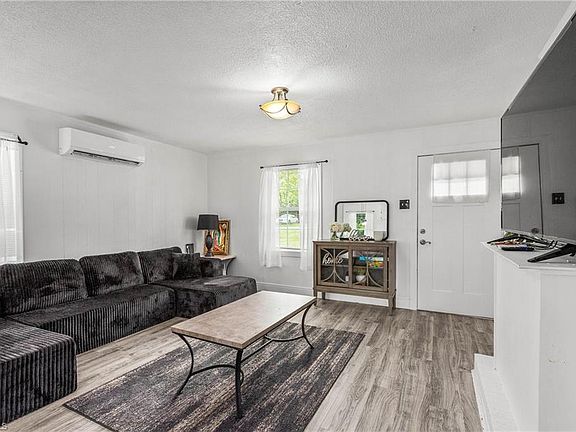 2nd image of 286 Smith Ln