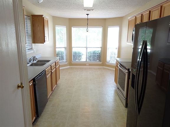4th image of 1124 Lake Bluff Dr