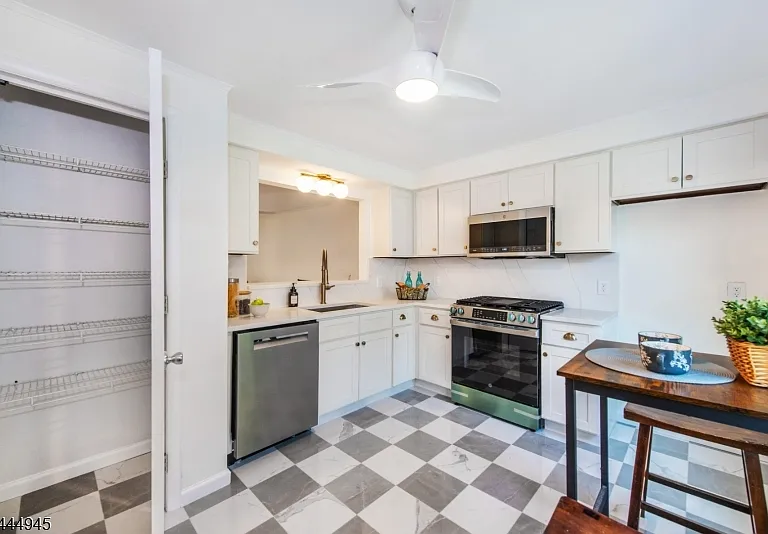 11 William St #B — Photo 7