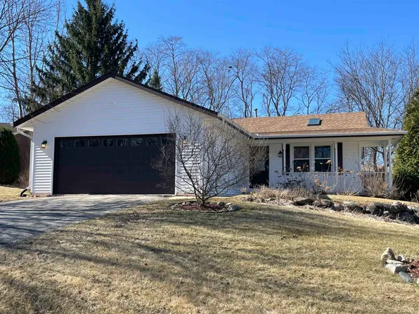 115 Birch Dr SW, Poplar Grove, IL 61065