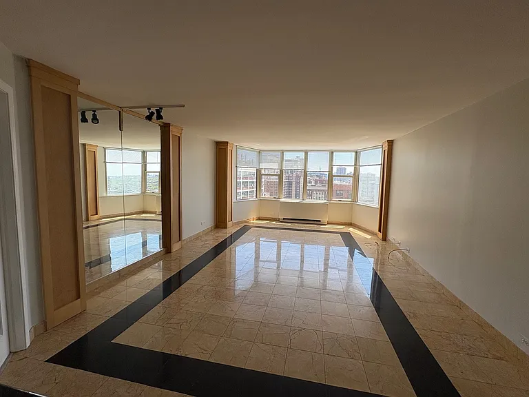 525 W Hawthorne Pl #1907 — Photo 8