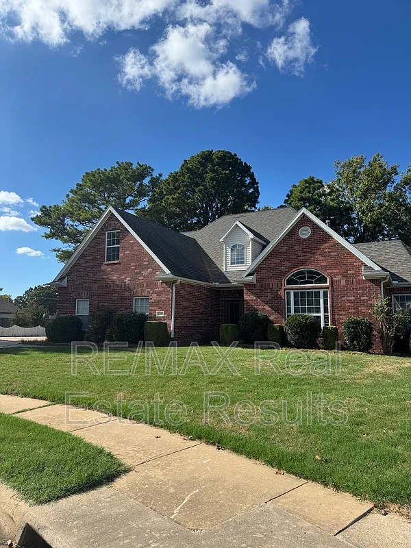 3 bed, 2.0 bath, 2854 sqft, $2,750 — Photo 3