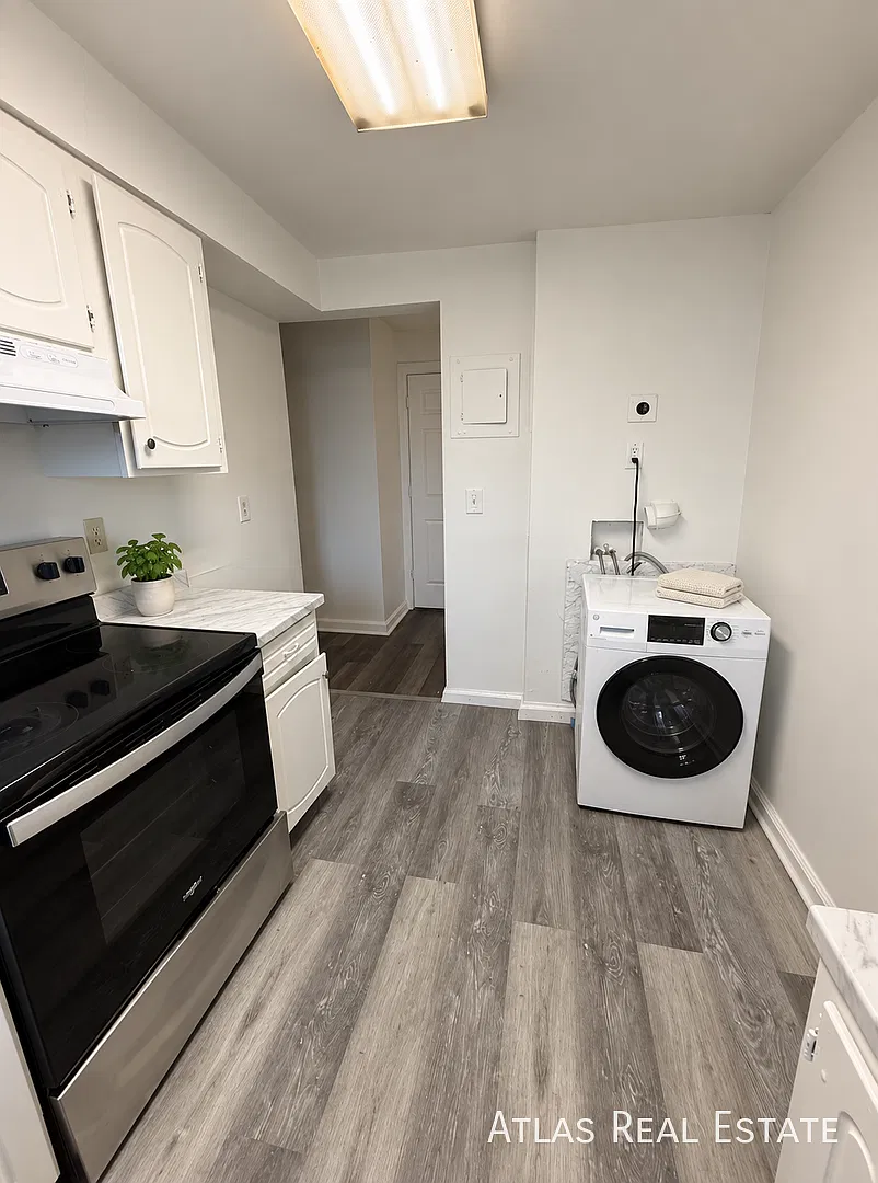 2210 S Dexter St — Photo 4