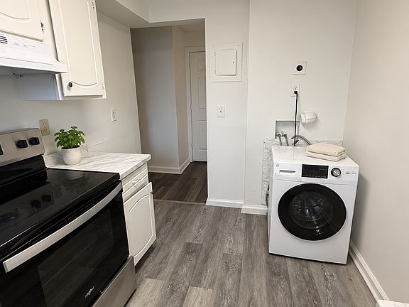 4th image of 2210 S Dexter St APT 1