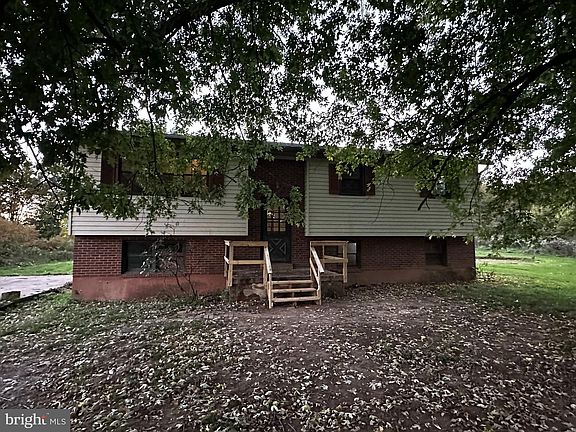 2nd image of 137 Valley Rd