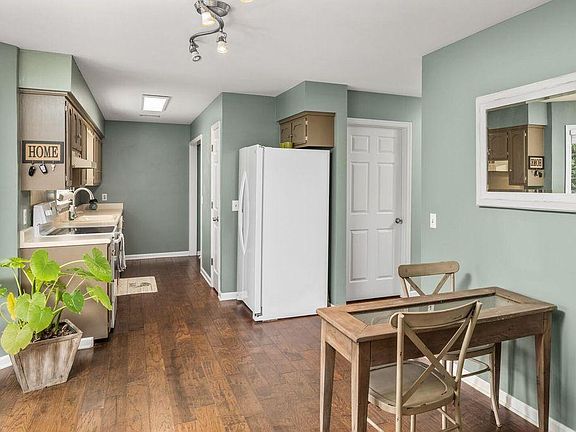 Eat-in Breakfast/Dining Area