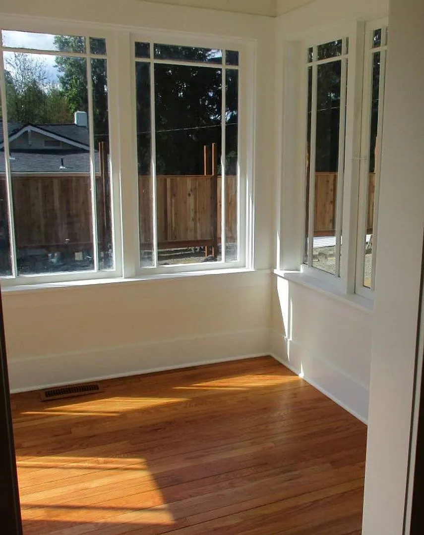 Charming Updated Craftsman Home in Gig Harbor 3 Bedrooms, 2 Bathrooms — Photo 4