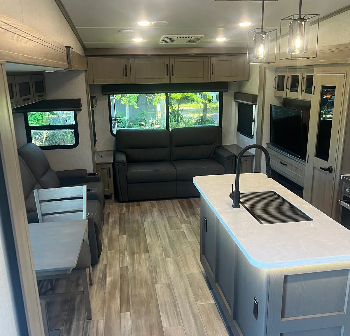 1 bed, 600 sqft, $1,200 — Photo 1