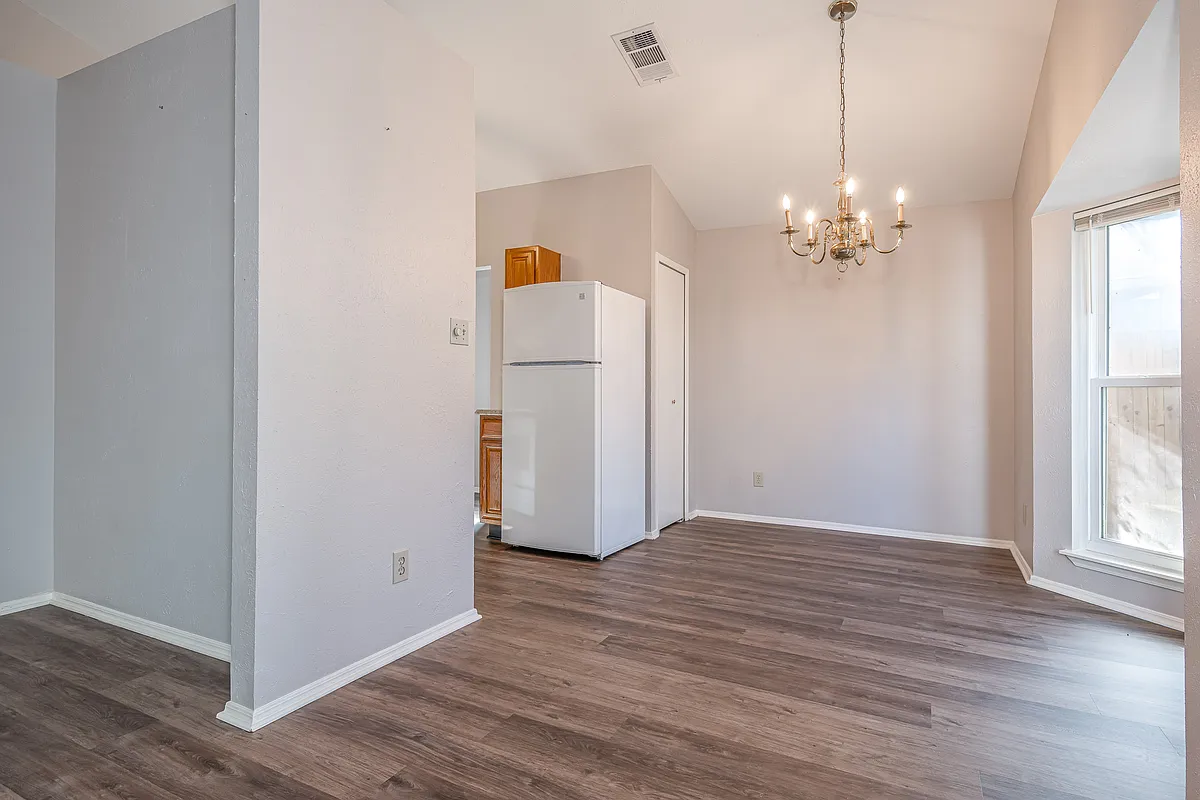 Building Photo - 2911 Forest Creek Dr