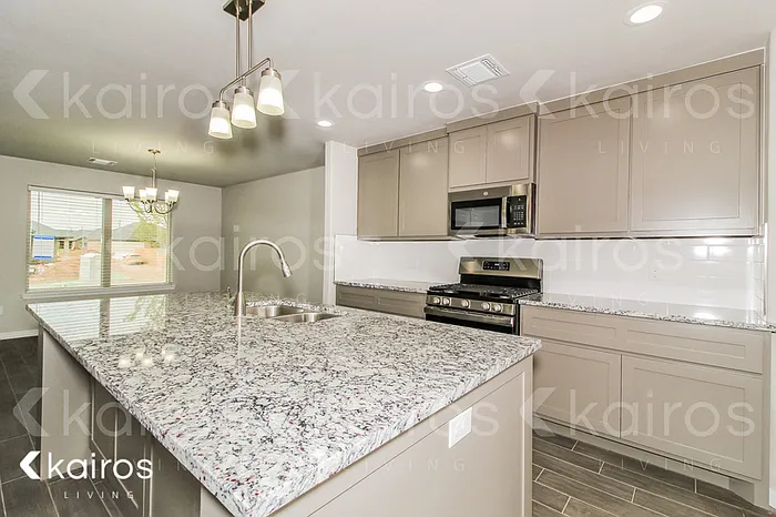 2703 Destin Ave — Photo 4