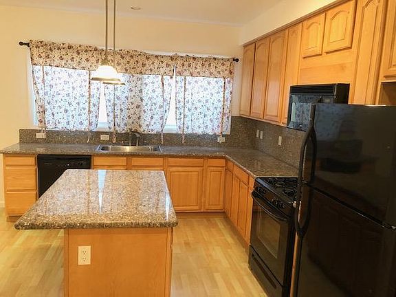 3rd image of 401 Tompkins Ave