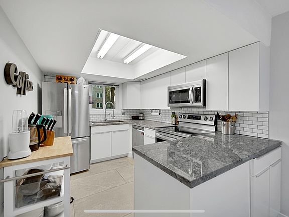 4th image of 4951 W 134th Pl APT 1C