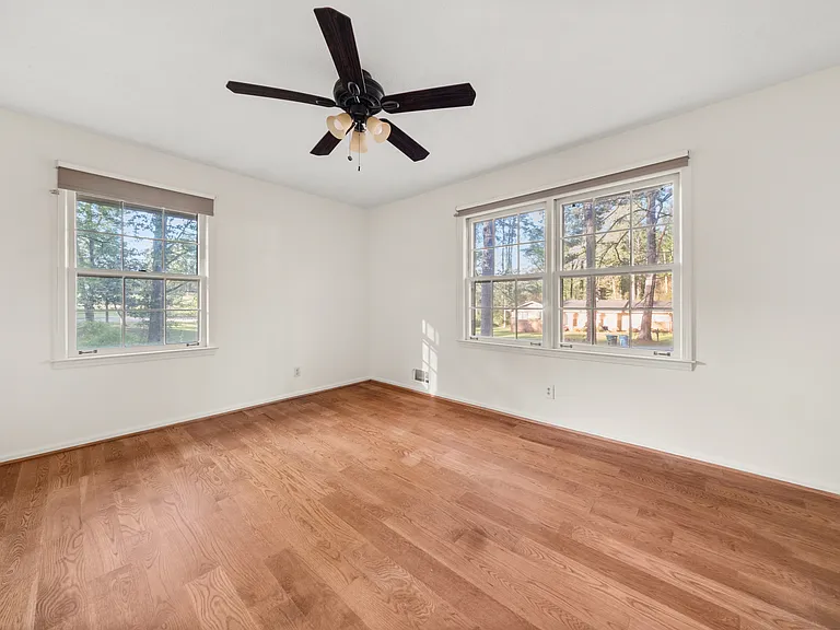 1247 Sycamore Dr — Photo 25