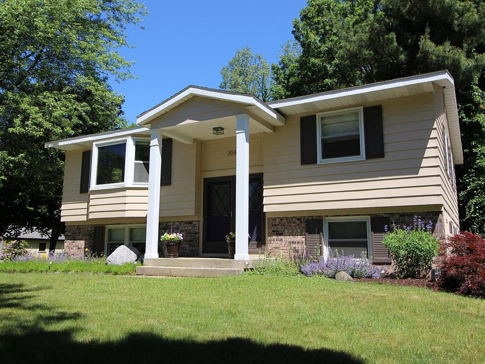 1st image of 2045 Chelsea Dr NE