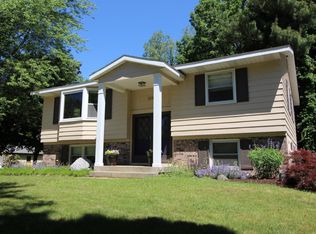 2045 Chelsea Dr NE, Grand Rapids, MI 49505