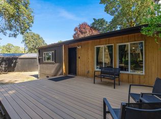 10580 NE Fox Farm Rd, Dundee, OR 97115