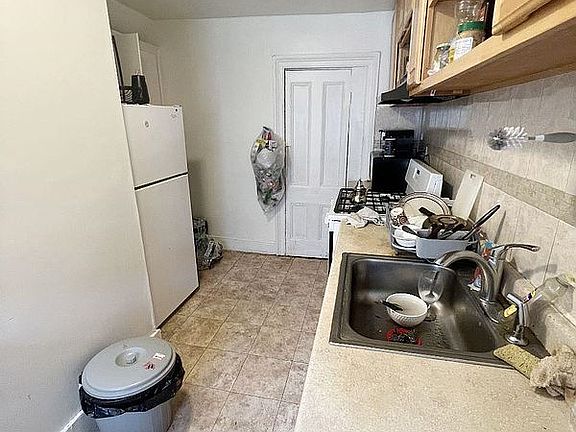 3rd image of 933 W Side Ave