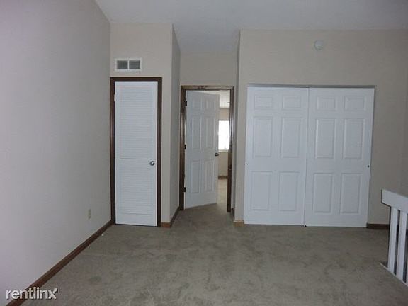 Village Dr, 203 Loft area