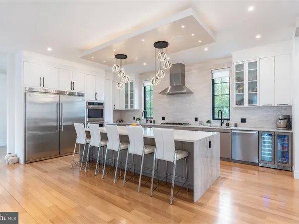 9739 Krewstown Rd, Philadelphia, PA 19115
