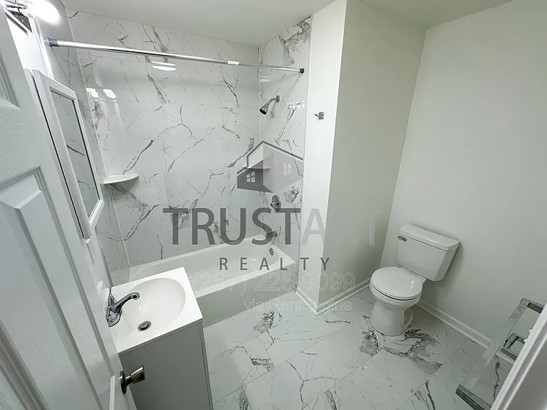 2153 W Grange Ave — Photo 3