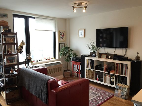 2nd image of 832 Dekalb Ave APT 4J