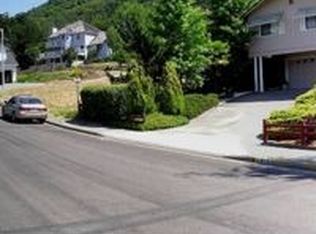 812 NE Greenfield Rd, Grants Pass, OR 97526