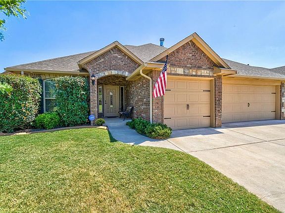 2nd image of 3204 Brookstone Lakes Dr