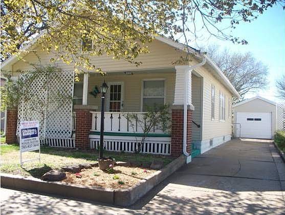 1st image of 1006 E Ash St