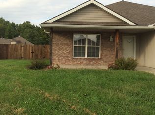 906 SW Sandy Ct, Grain Valley, MO 64029