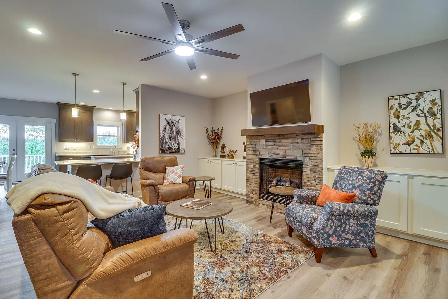 3 bed, 2.0 bath, 1614 sqft, $3,290 — Photo 1