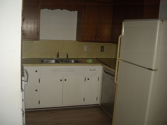 3rd image of 815 Sunset St