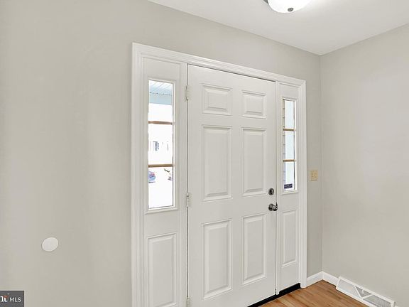 5th image of 616 Chatham Way