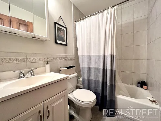 Rented by Real Street Inc | media 8