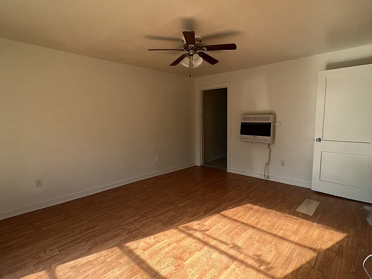 212 N Ross Ave — Photo 6
