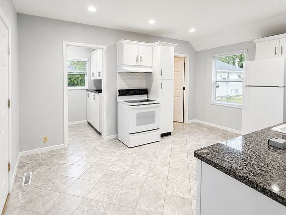 2nd image of 2092 Garfield Ave