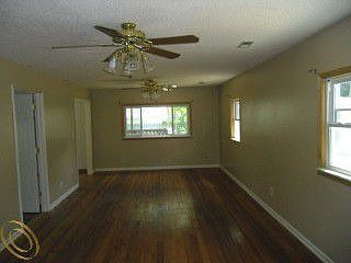 5th image of 4493 Katherine St