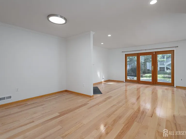 357 Hadleigh Ln — Photo 8