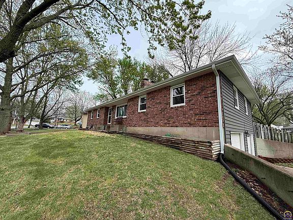 3rd image of 3411 SE Island Cir