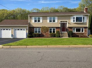 53 Bicentennial Way, North Providence, RI 02911