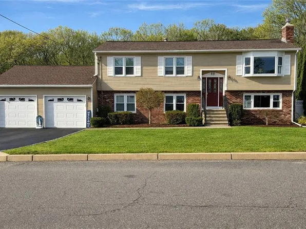 53 Bicentennial Way, North Providence, RI 02911