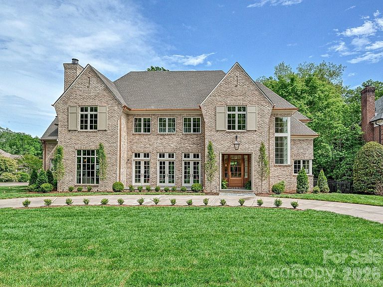 3701 Pelham Ln