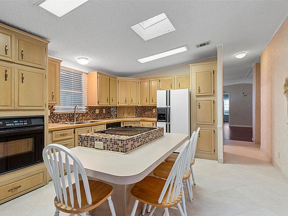 4th image of 6562 NW 37th Avenue