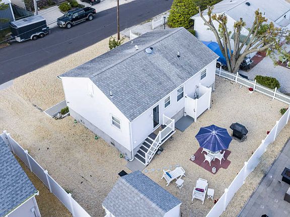 3rd image of 309 Brinley Ave