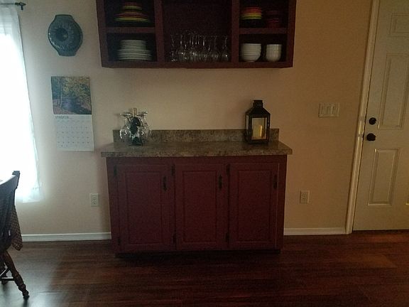 5th image of 650 Roseann Ln