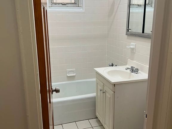 4th image of 401 E 81st St APT 1C