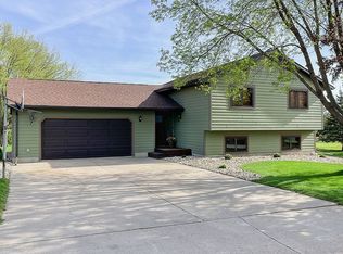 1128 Wyland Dr, Dell Rapids, SD 57022